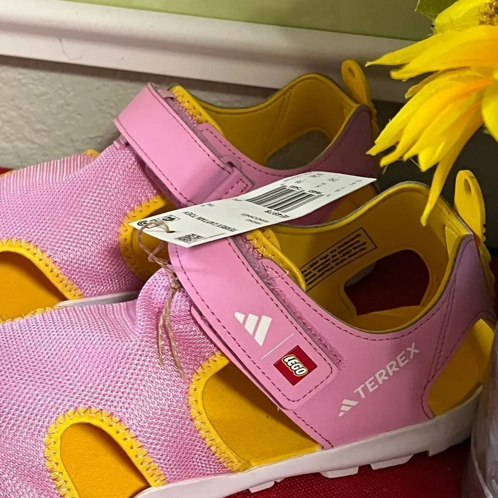 NWT Adidas Terrex Lego Captain Toey Kids’ Pink Sandals, Youth  6 (Women’s sz 8)